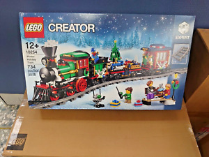 NEW LEGO Creator Expert: Winter Holiday Train (10254) 734 Pieces. 12+.