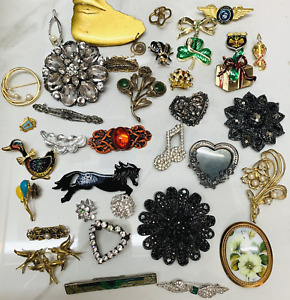 35pc Antique/ Vintage/ Modern Costume Jewelry Pin Brooch mixed Lot Some Signed