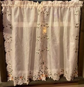 Vintage Cottage Country Curtains 4 panels Beige scalloped edge roses daisies