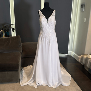 Women’s White Chiffon Wedding Dress Leg Split Zip Up Back Beaded Straps Size 12
