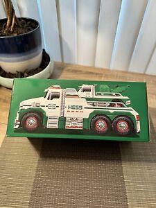 Hess 2019 Tow Truck Rescue Team-New Free Shipping