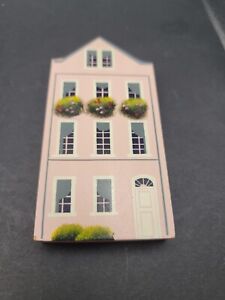 🌈   Sheila's Collectibles Charleston SC Rainbow Row House Shelf Sitter - Pink