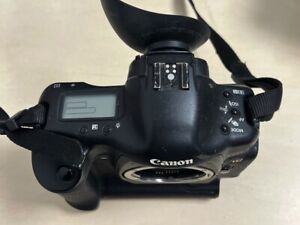 Canon EOS 1 DS Mark II Digital SLR Camera(missing battery cover)
