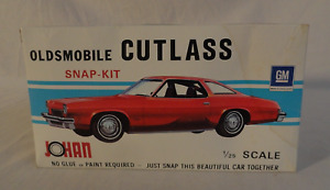 WOW! JOHAN 1975 OLDSMOBILE CUTLASS UNBUILT 1/25 VINTAGE SNAP-TITE MODEL CAR KIT!