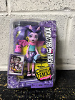 Monster High Monster Family of Draculaura Fangelica Doll 2013 NEW DAMAGED BOX