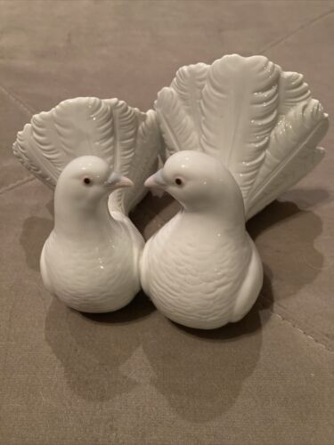 New ListingLladro Couple of White Kissing Doves Lovebirds Porcelain Figurine #1169 Spain