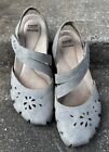 Size 7.5M Earth Origins Women's Gray Faux Leather Closed Toe Sandals