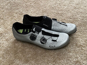 Brand new: Fizik Vento Stabilita Carbon (size 42) cycling shoes