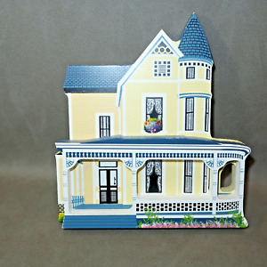 '95 Sheila's Collectables Victoria Wooden House Shelia's Charlotte NC