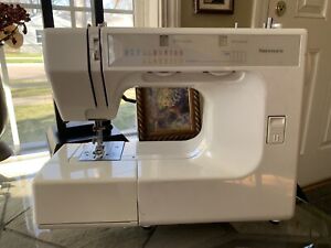 KENMORE Vintage White Sewing Machine With Foot Pedal