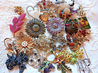 Lot 28 Vtg Brooches or Pins Fashion Jewelry Unmarked Crystals Flowers Poodle ❤️