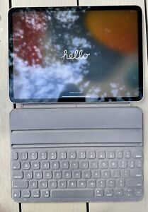 New Listing*Bundle Apple iPad Pro. 256GB, Wi-Fi, 11 in - Gray W/ Keyboard Case & 🍎pencil*