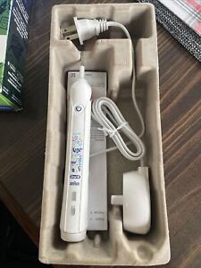 Oral-B Battery Powered Kids Rechargeable Electric Toothbrush- MISSING BRUSH HEAD