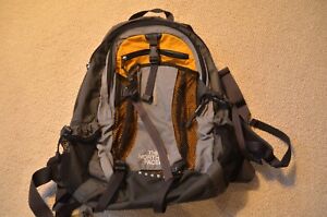 North Face Recon adult backpack gray gold padded straps hiking travel