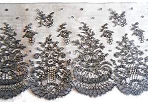 LACE - 150 cm antique lace - width 15 cm