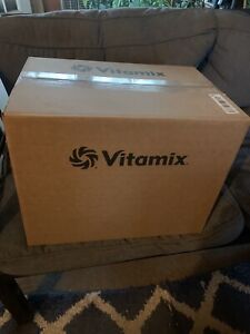 Vitamix Blender 7500 Professional Grade 64 0z  10 Speed Black ( New)