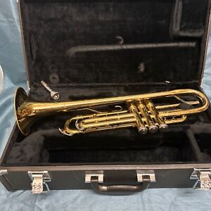 New ListingKING 600 USA TRUMPET With 7c Mouth Piece & A Case. (Sold AS IS) Little Scratch