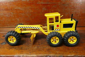 Vintage Yellow Tonka Road Scraper Grader Plow Tractor 16210-A Pressed Steel 17”