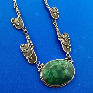 Vintage 925 Sterling Silver Dark Green Maw Sit Sit Oval Cabochon Scroll Necklace