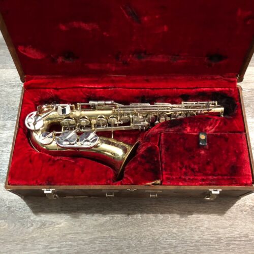 Armstrong Model 3000 Saxophone Alto Sax With Hard Case