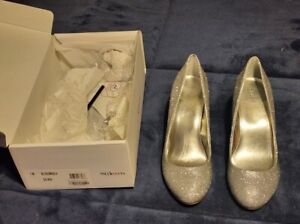 Style & Co. Vintage Silver Heels Women Size 7M *Shiny*