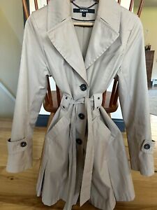 DKNY Womens Tan Trench Coat, Button Front, Belted Trench Coat Size S, GREAT Cond