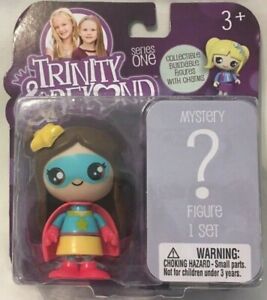 SUPER HERO MADISON Trinity & Beyond Mystery 2 Pack BUILDABLE FIGURE CHARMS READ