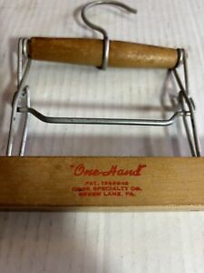ORIGINAL 14 cook, specialty company ONE HAND HANGER WOODEN CLOTHES HANGER CLAMP