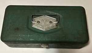 Vintage Victor Green Metal Tackle Box Atco Lititz Pennsylvania USA With Tackle