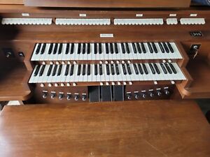 Allen MDS-25 Two-Manual Organ, MIDI. 2 External Speakers