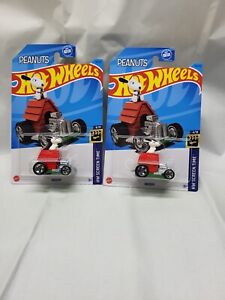 2023 HOT WHEELS SNOOPY  LOT OF 2