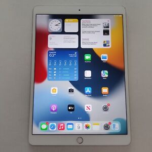 Apple iPad Air 3rd Gen WiFi 64GB Silver 10.5 In A2152 MUUK2LL/A