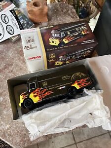 2001 ACTION UPS FLAME VAN UPS 1/32 NASCAR RACE TRUCK DIECAST  W Side Mirrors