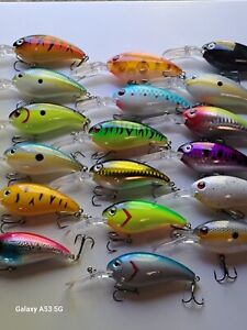 New Large Set Of 18 RATTLE TRAP  LURES 18 COLORS  2.5