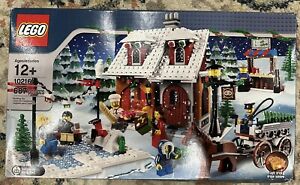 Retired LEGO Winter Village Bakery 10216, 687 pcs, 7 Minifigs, Christmas NIB
