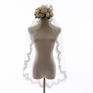 1 Tier Short Wedding Bridal Veil with Comb Lace Edge Fingertip Length