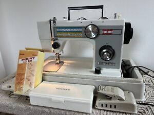 🍊Vintage Dressmaker Sewing Machine Model 580 w/ Carry Case, Foot Pedal, & More!