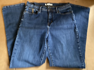 Women's Levi's 512 Straight Leg Perfectly Slimming Jeans Size 10S (30x30) used