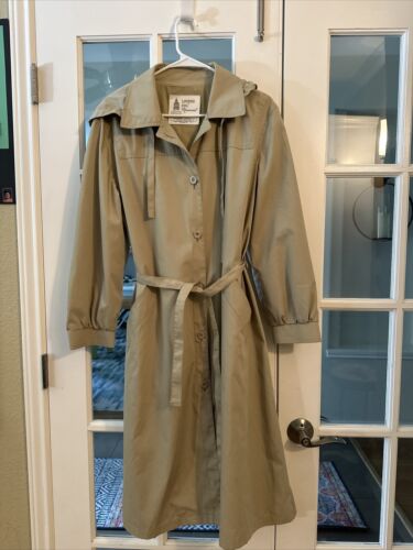 Vintage Woman’s LONDON FOG Maincoats Raincoat/Trench Coat w/Hood Size 16 P Tan