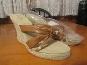 Qupid Gisha Wedge Sandals Size 9 NEW