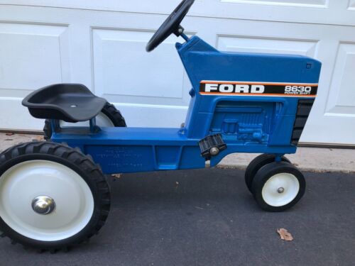 FORD 8630 Power Shift Pedal Tractor by Ertl Toys in great condition