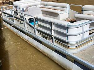 New Listing1999 River Cruiser 21' Boat Located in Dadeville, Al - No Trailer