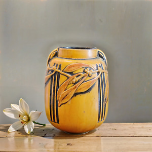 Roseville Pottery  Laurel Yellow 1934 Vintage Art Deco Flower Vase 668-6