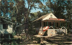 c1950s Hiawatha Lodge and Cottages, West Lake Okoboji, Iowa Postcard