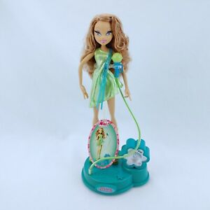 Mattel Winx Club 2005/2006 Singsational Magic Flora Doll! NOOB