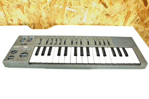 Yamaha CS-01 CS01 Mobile Analog Synthesizer keyboard