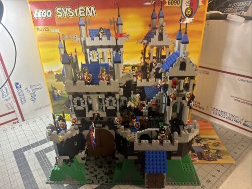 LEGO 6090 Royal Knight's Castle with Box & Instructions Complete