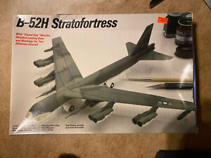 Testors #615 1/200 Scale Boeing B-52H Stratofortress Airplane Kit CIB