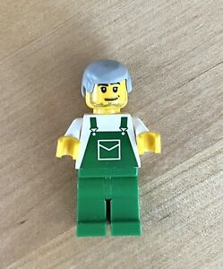 Market Street LEGO Minifigure from Set 10190