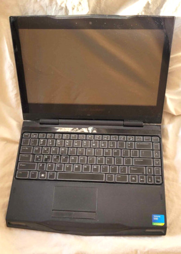 ALIENWARE P06T Gaming Laptop Netbook for parts or repair: AS-IS